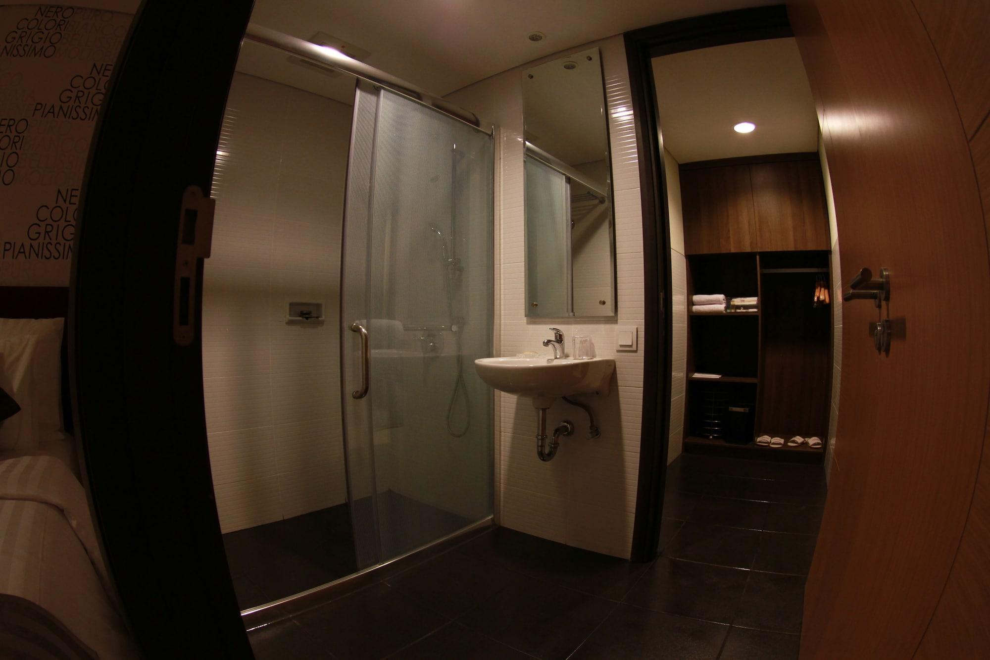 Mg Suites Hotel Semarang Exterior foto