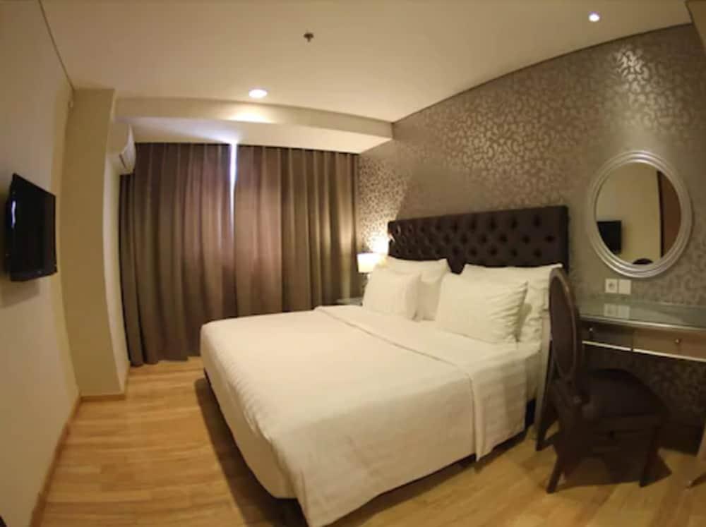 Mg Suites Hotel Semarang Exterior foto